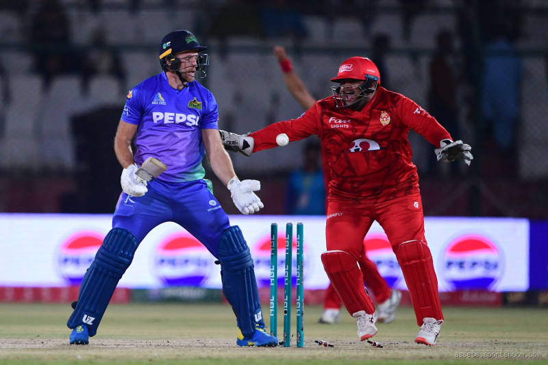 Which player is known for sixes in PSL?