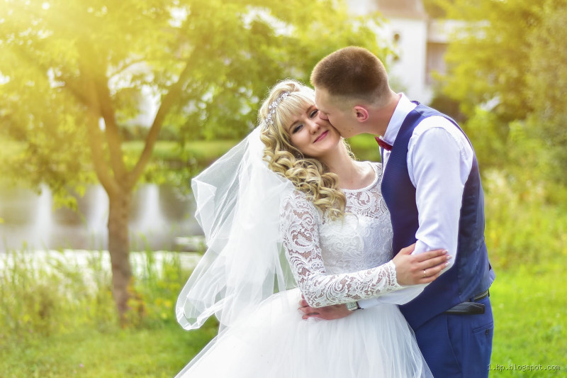 Who Tells You to Kiss the Bride? Unraveling the Tradition